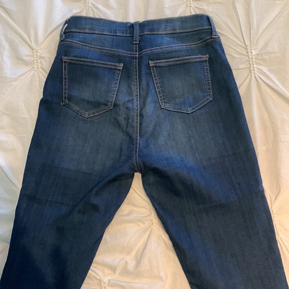High rise Skinny Jean - Picture 3 of 3